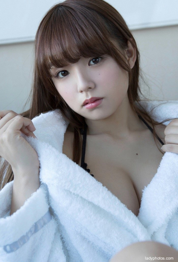 日本の美人篠崎愛はまたセクシーな写真を出します。 - 2