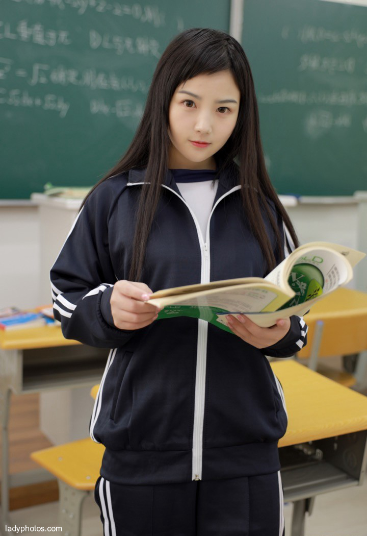Pure classroom stripper model Xu Weiwei performs the temptation of school uniform - 4