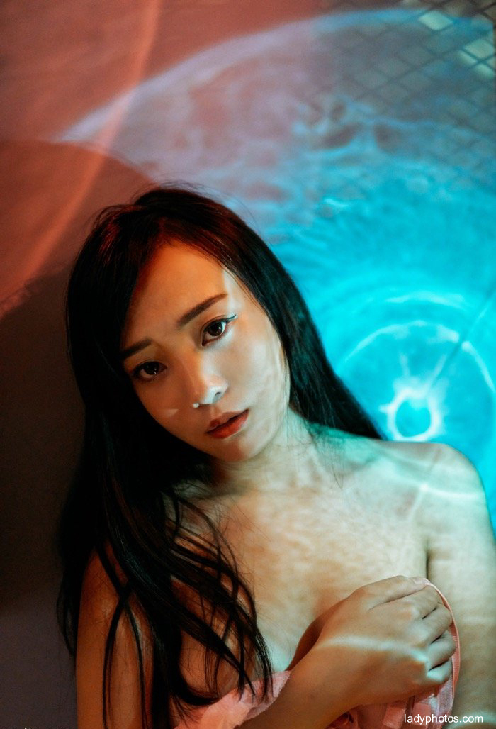 美少女瑞欣芳齡18發育驚人半裸上陣秀豪乳 - 2