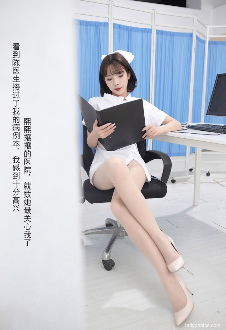 The beautiful leg beauty Chen Xiaomiao turns into a little nurse in white, showing her coquettish spirit - 1