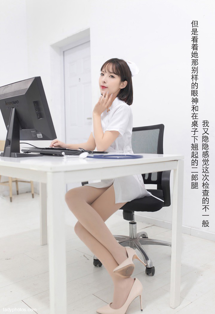 The beautiful leg beauty Chen Xiaomiao turns into a little nurse in white, showing her coquettish spirit - 3