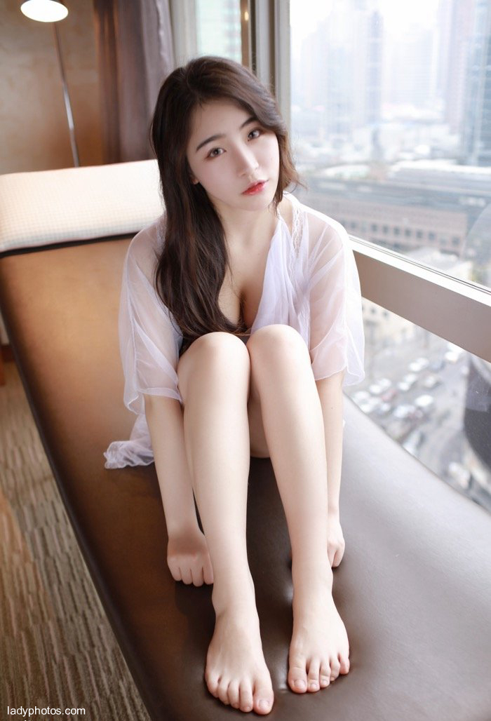 Model college house rabbit skin white beautiful shy white thigh water Lingling - 5