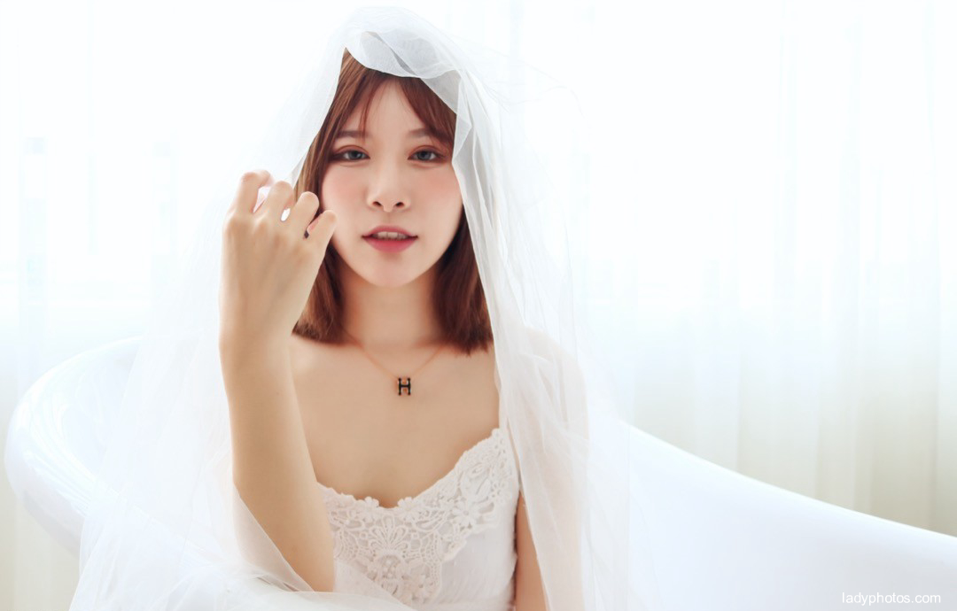 清純な花嫁の絶美なウエディングドレスの写真、方法を考えて家に結婚しなければなりません - 1