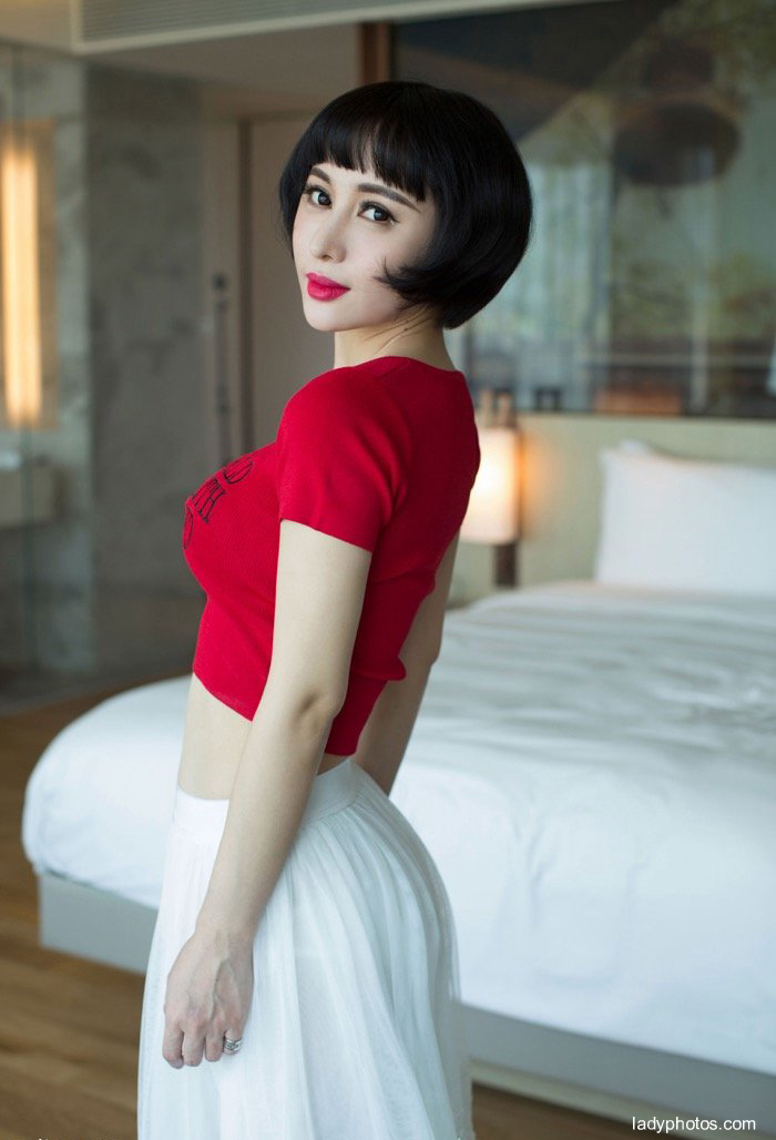 Short hair, ripe girl, Ye Zi Yi - 1