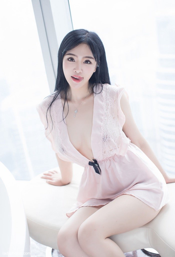 Liu yu'er, a young woman, is too plump to be covered by her proud chest - 4