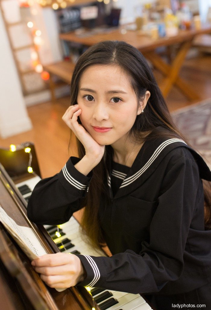 美丽的钢琴老师青春甜美气质养眼 - 3
