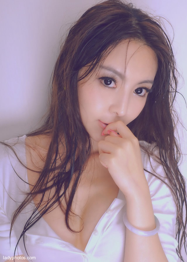 清純90後美女安達熙 - 5