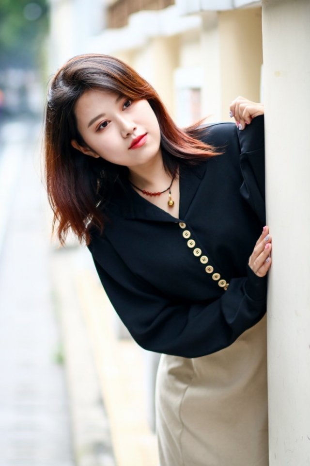 Unique temperament, slightly fat girl, beautiful picture, like Hong Kong and Taiwan actress