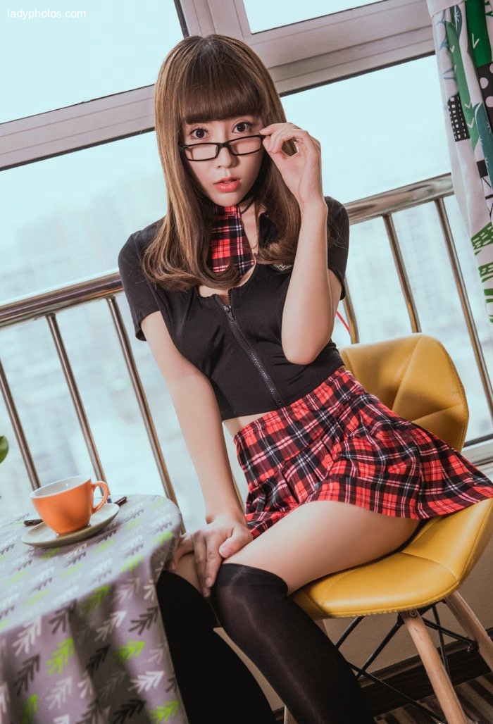 Xia Xiaoxiao, a part-time student girl, is pure and bold to satisfy your fantasy of Shuangfei - 1