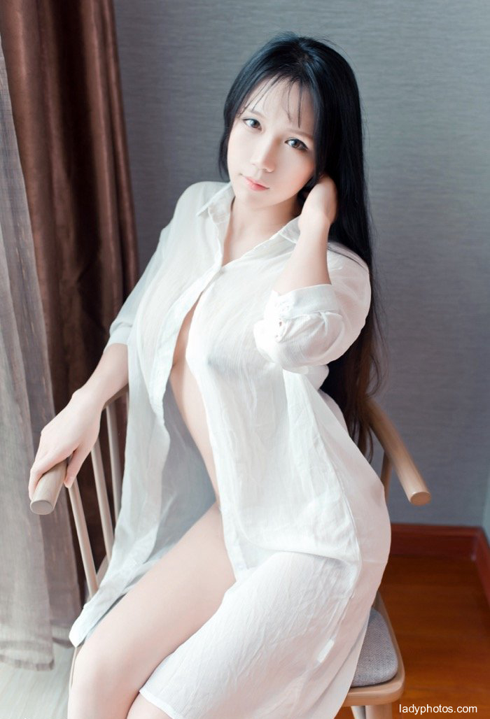 Model Li Keke's elegant and elegant temperament makes her attractive - 2