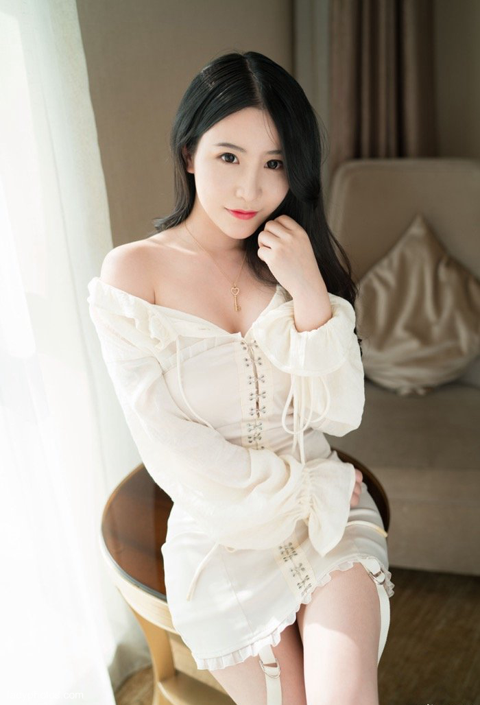 Next door sister Xie Zhixin's beautiful legs and huge breasts are surging and worshipping, which makes people fantasize - 2