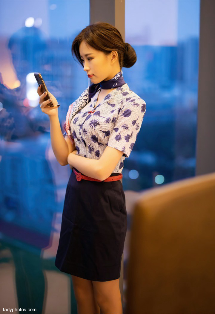 Temperament beauty Yang Ziyan stewardess uniform temptation black silk beautiful legs charming and moving - 5