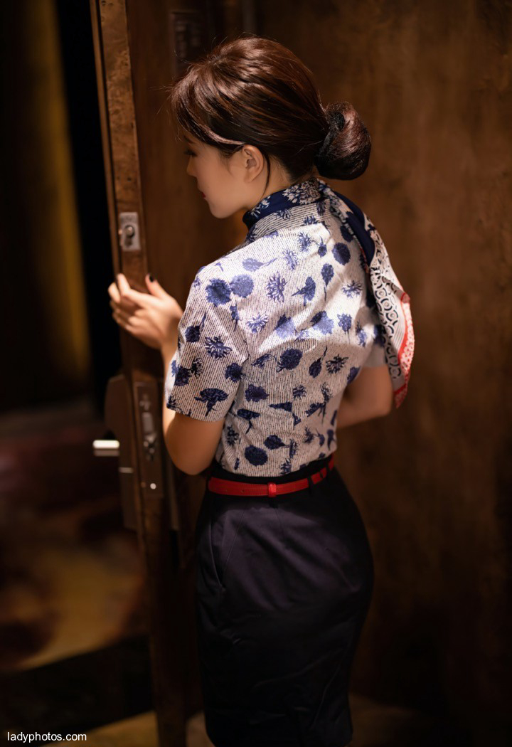 Temperament beauty Yang Ziyan stewardess uniform temptation black silk beautiful legs charming and moving - 2