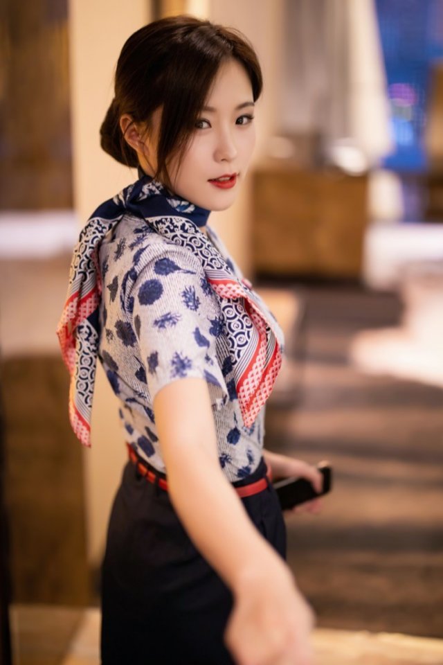 Temperament beauty Yang Ziyan stewardess uniform temptation black silk beautiful legs charming and moving