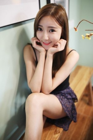 Young model Wang Xinyao's long hair is still charming and intoxicating