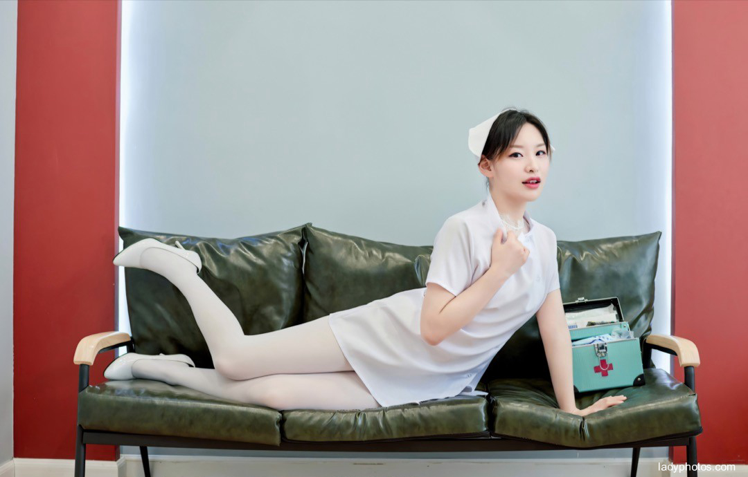 Young model fan Jingyi nurse uniform temptation unique perspective, full of passion - 2