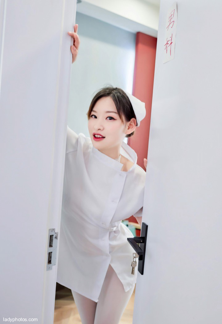 Young model fan Jingyi nurse uniform temptation unique perspective, full of passion - 1