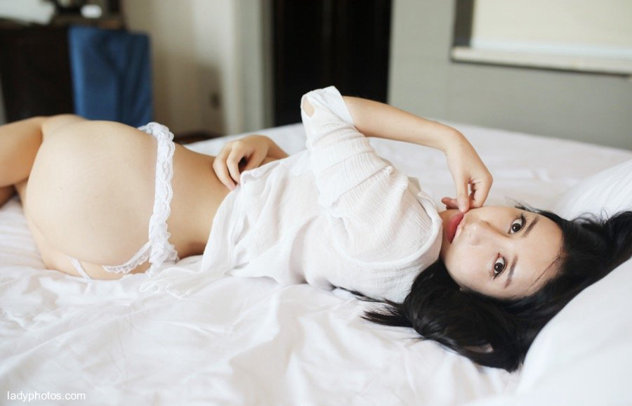 甘いお姉さんの李七喜さんは人を寝かせてベッドの写真を撮るのが好きで、早く来て倒れます。 - 4