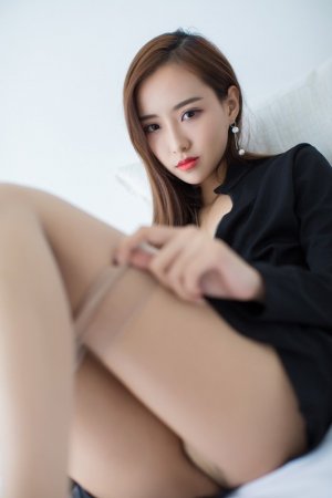 Model maobao's beautiful leg shredded meat makes people nosebleed