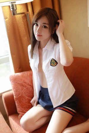 Beautiful model Han Zixuan is pure and sweet, giving you the feeling of first love