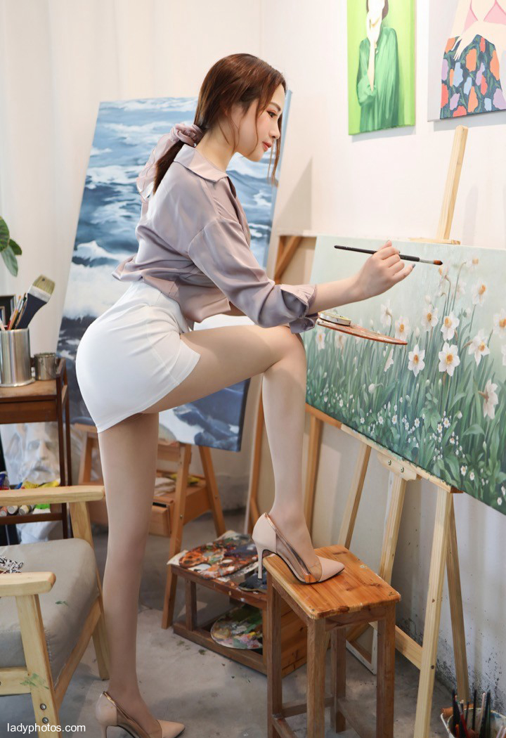 销魂的画室：性感女画师徐cake惹火娇躯诱惑学生 - 4