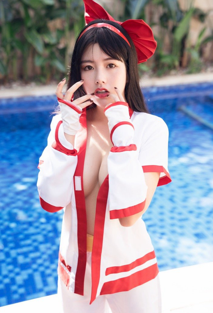 高颜值美女娜露Selena艺术写真 泳池COSPLAY巨乳超大 - 1