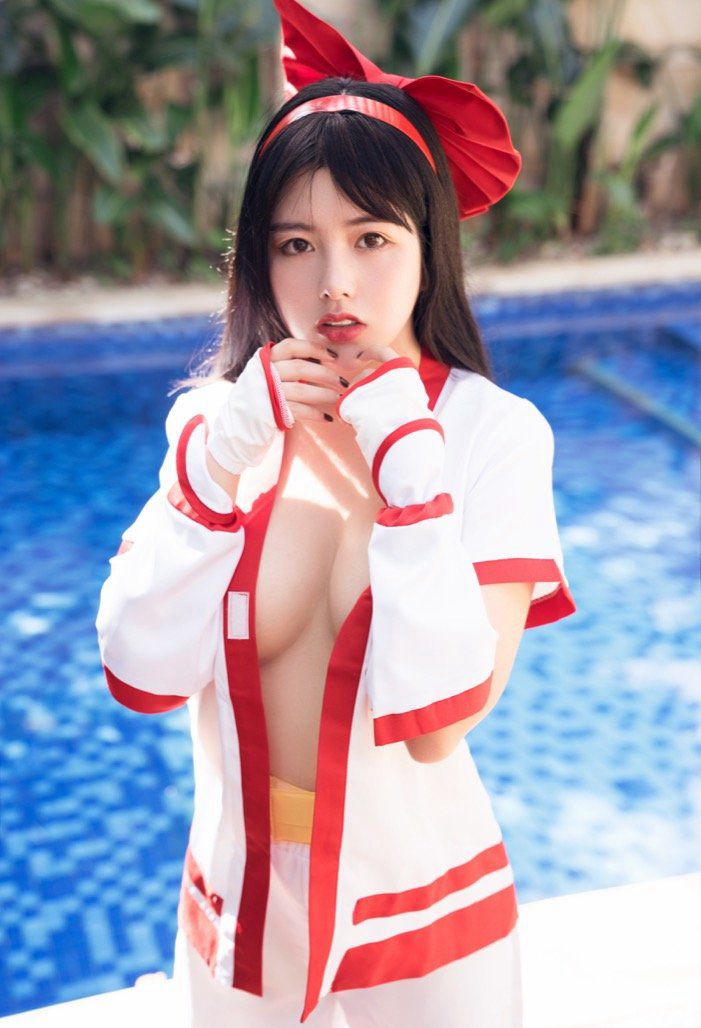 高颜值美女娜露Selena艺术写真 泳池COSPLAY巨乳超大 - 2