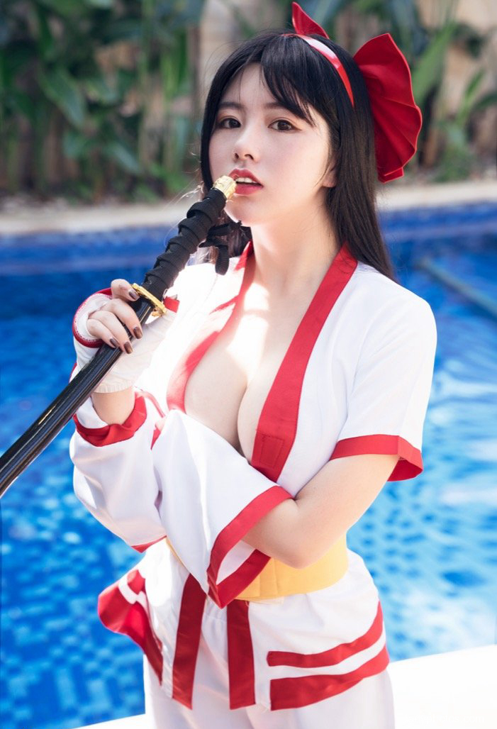 高颜值美女娜露Selena艺术写真 泳池COSPLAY巨乳超大 - 5