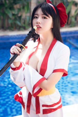 高顏值美女娜露Selena藝術寫真泳池COSPLAY巨乳超大