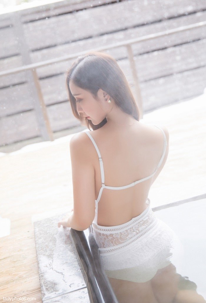 Xiaolu fragrant shoulder, gorgeous and sexy, Miaomiao, goddess of beauty, invites you to a hot spring - 3