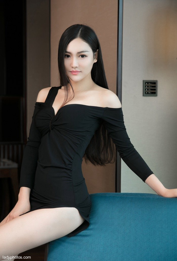 Chen Siqi, the goddess of the imperial sister, has a set of sexy pictures with a cool and charming temperament - 2
