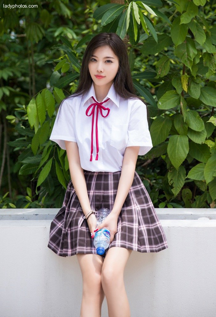 Fresh and sexy, the most beautiful goddess Yang Chenchen's student uniform is exciting - 1
