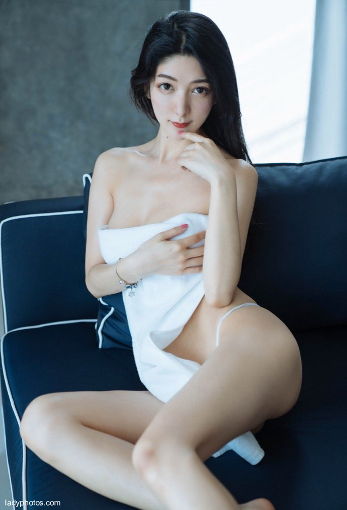 Unable to cover the amorous feelings of Goddess beauty little Reba Xiangyan bath towel photo exposure - 5