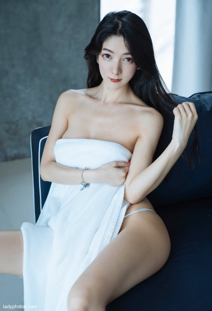 Unable to cover the amorous feelings of Goddess beauty little Reba Xiangyan bath towel photo exposure - 2