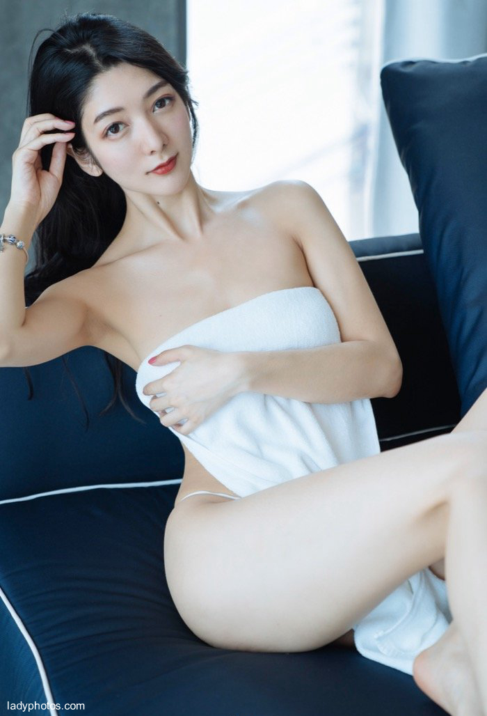 Unable to cover the amorous feelings of Goddess beauty little Reba Xiangyan bath towel photo exposure - 3
