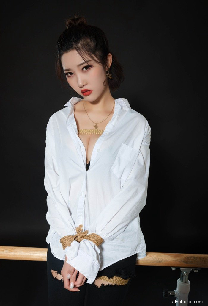 麗櫃Model筱筱繩藝捆綁寫真套圖酥胸紅唇高冷撩人 - 4