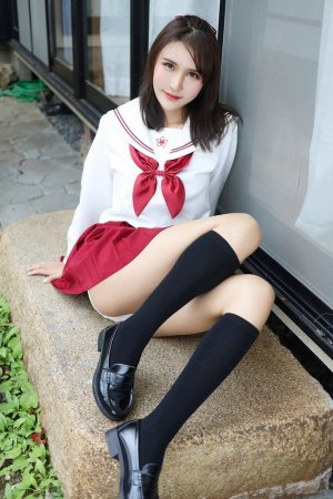 Sexy goddess solo Yin Fei shows off her white body in her student uniform