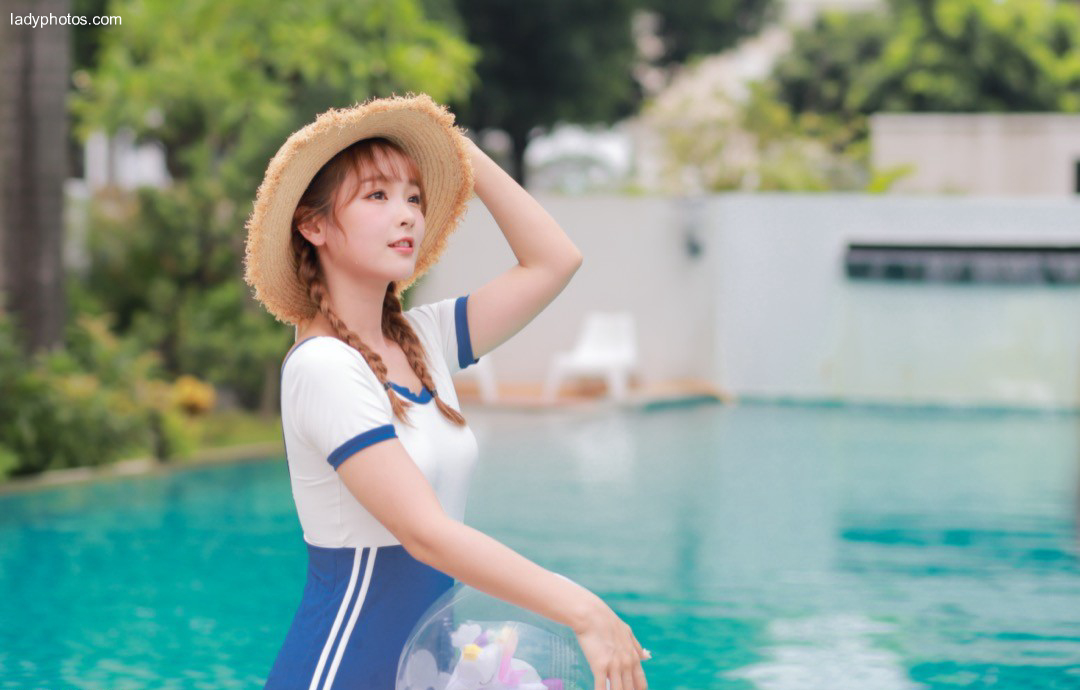 日本の少女のプールの水遊び、画面はあまりに美しくて私は見る勇気がありません - 1