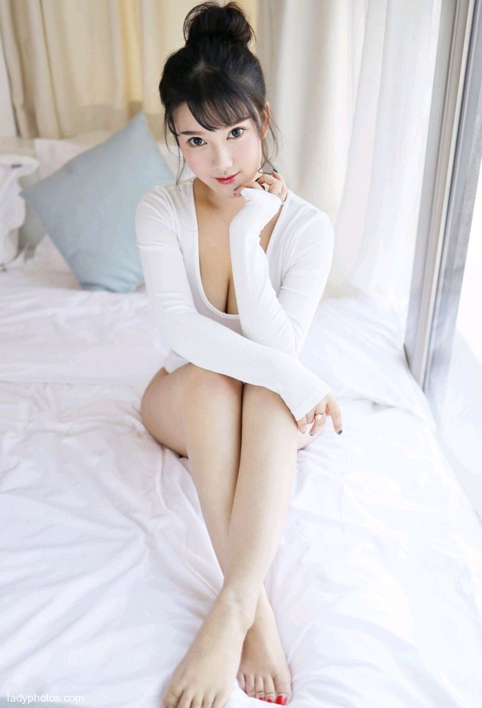 清新でセクシーなモデルの小池尤奈さんの家にいる彼女の視点はあなたをからかいます。相談していません。 - 5