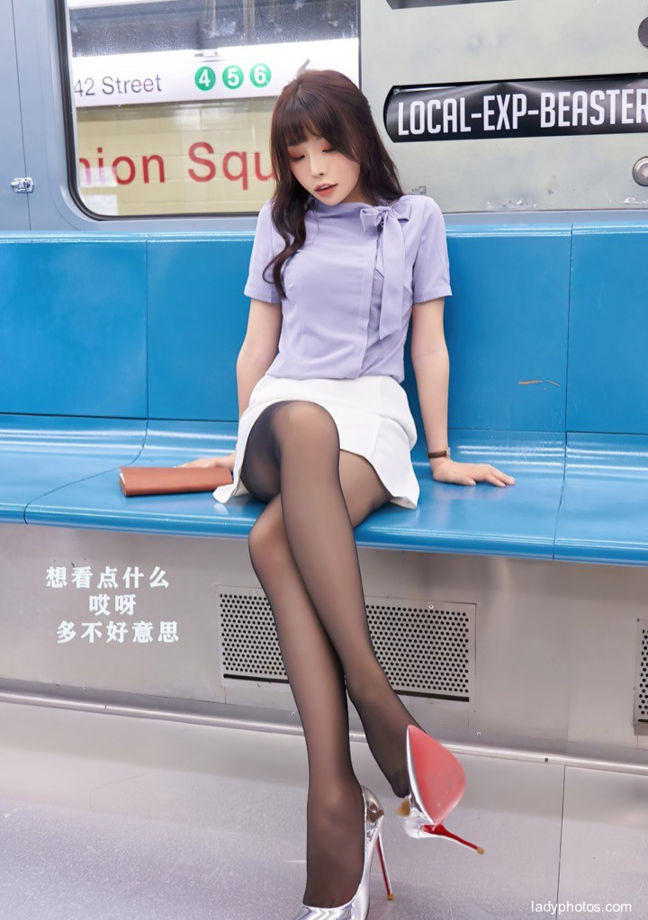 The goddess Zhizhi booty is sexy and coquettish, and the subway shows her spring glory - 2