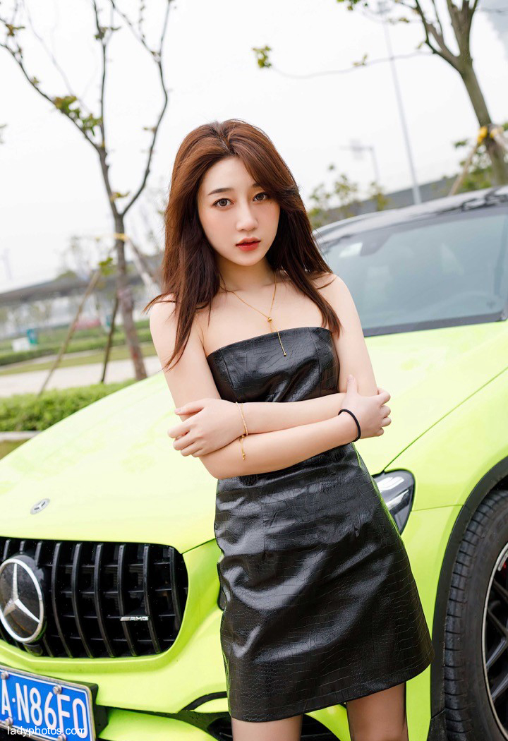 Model born in September outdoor photo art photo car beauty flirting Fudo - 1