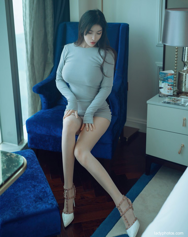 Zhao Weiyi, a beautiful girl with a sexy figure, is graceful and moving - 4