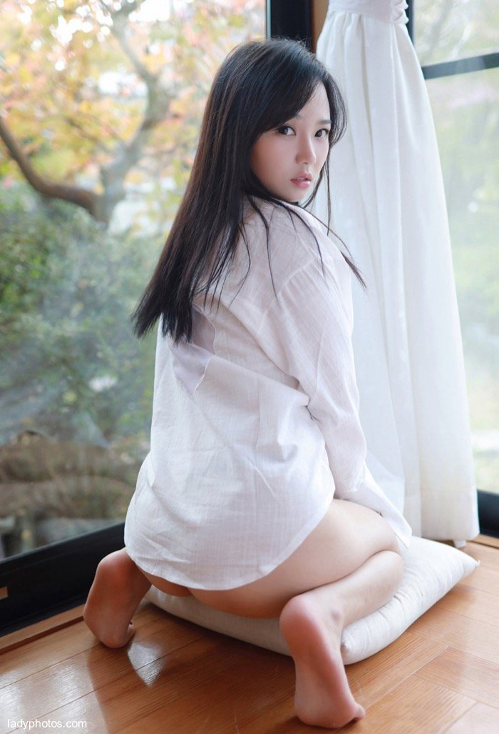 White shirt is the most provocative, big eyed cute sister Xu Weiwei returns to pure charm - 1