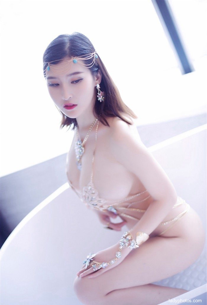 F cup beauty Shuangsheng Alina xuedizi underwear allures exotic amorous feelings - 3