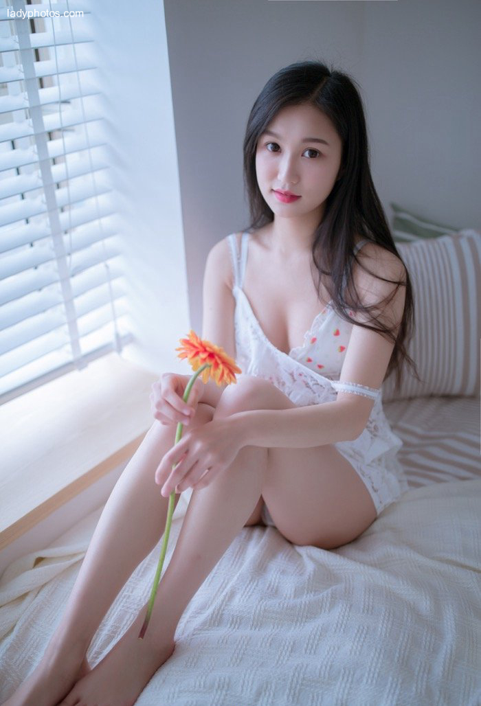 Pure love girl's beautiful private room photo, the beginning of love is pitiful - 1