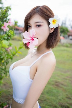 Young girl's amorous feelings are also charming. Yang Chenchen, a peach in the world, is charming and charming