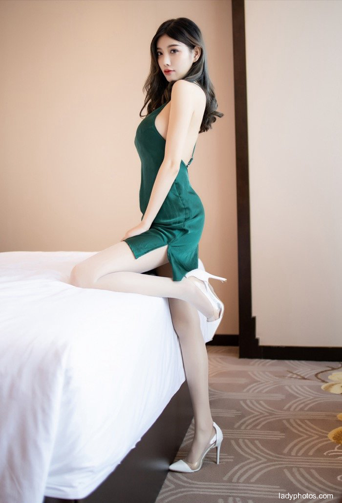 Suffocating perfect figure top beauty Yang Chenchen's beautiful legs and high heels - 2