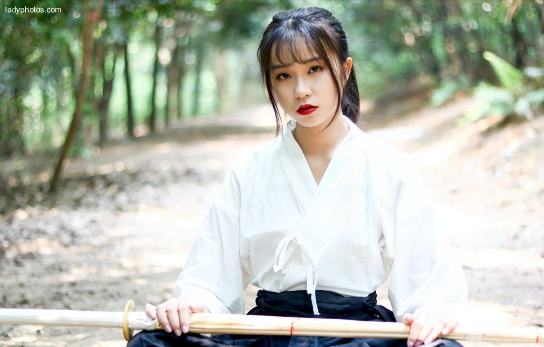 The girl of Kendo is pure and beautiful. She is full of Qi at a young age - 4