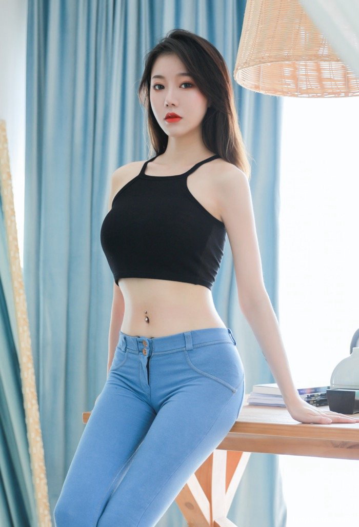Yunduoer shows off her perfect figure wildly - 5