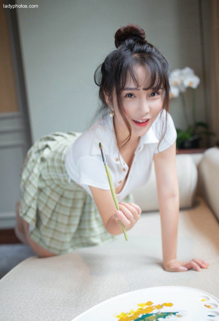 Snow white student sister Tao Xile takes off her underwear to present her graceful posture - 1